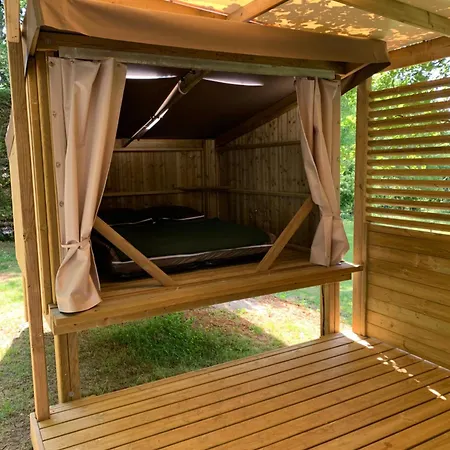 مكان تخييم Cop'campetoiles *